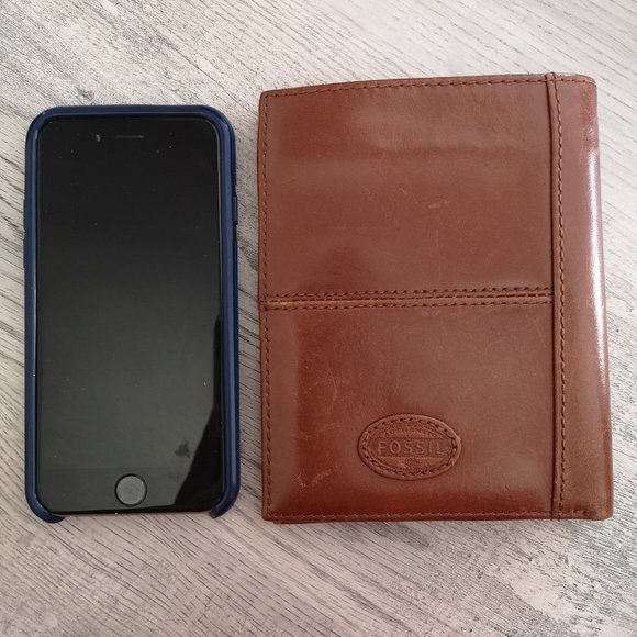 Fossil - Brown Leather Passport Holder EUC - Picture 4 of 5